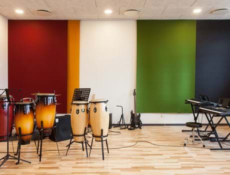 fraster, filt, felt cover, rumafskærmning, roomdivider, akustik, uld filt, inspiration, design, indretning, afskærmning, filtgardin, anne trolles skole